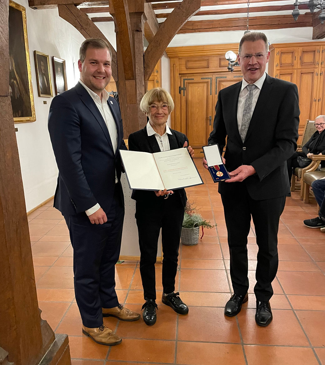 Foto mit Bürgermeister und Landrat